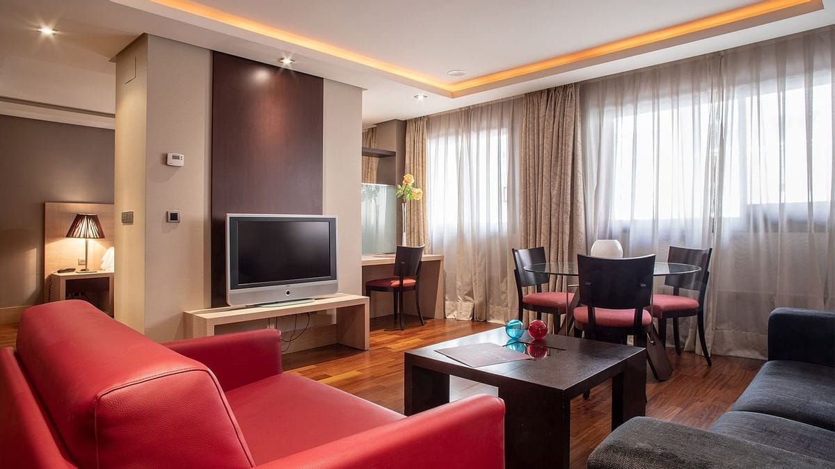 One Bedroom Suite - image 1