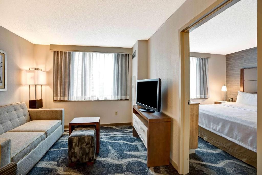 One Bedroom King Suite - image 4