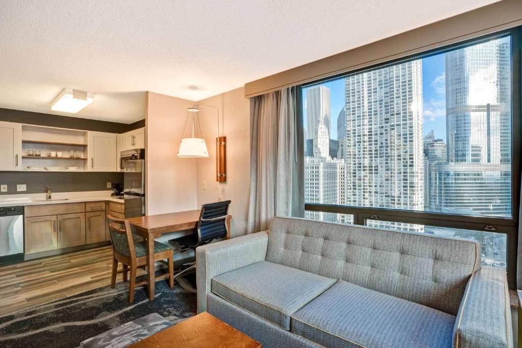 King Studio Suite - image 4