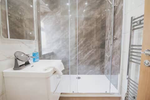 3 Bedroom Home - image 2