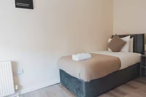 3 Bedroom Home - image 4
