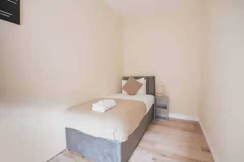 3 Bedroom Home - image 5