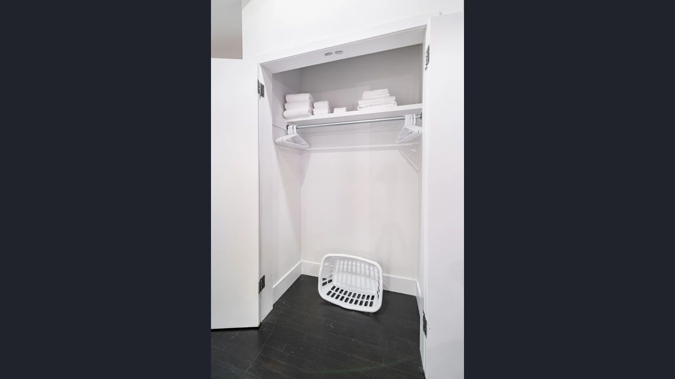 Studio Apartment - image 2