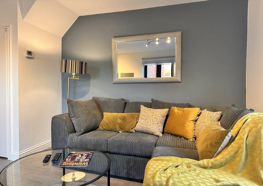 Two  bedroom Two Bathroom Apartment - image 5