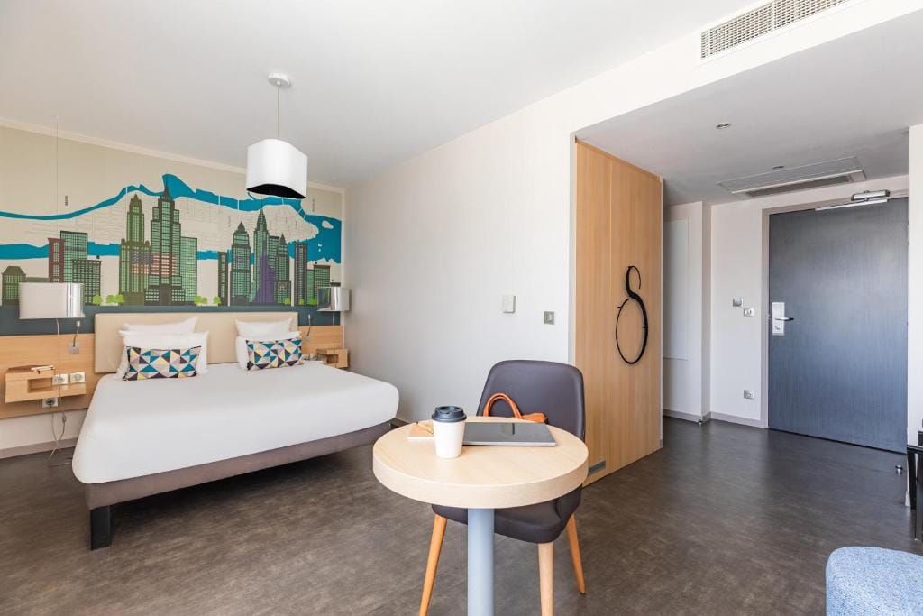 Studio Apartment - image 2