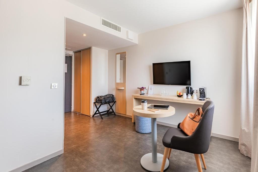 Studio Apartment - image 3