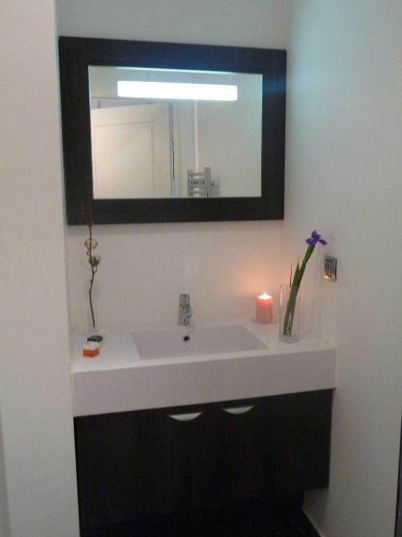 Studio Apartment - image 4