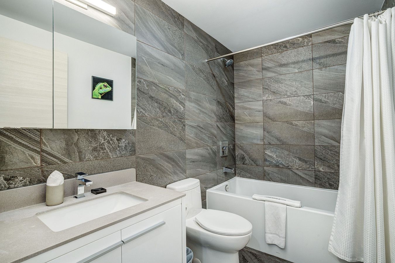 Two Bedroom Apartment - image 5