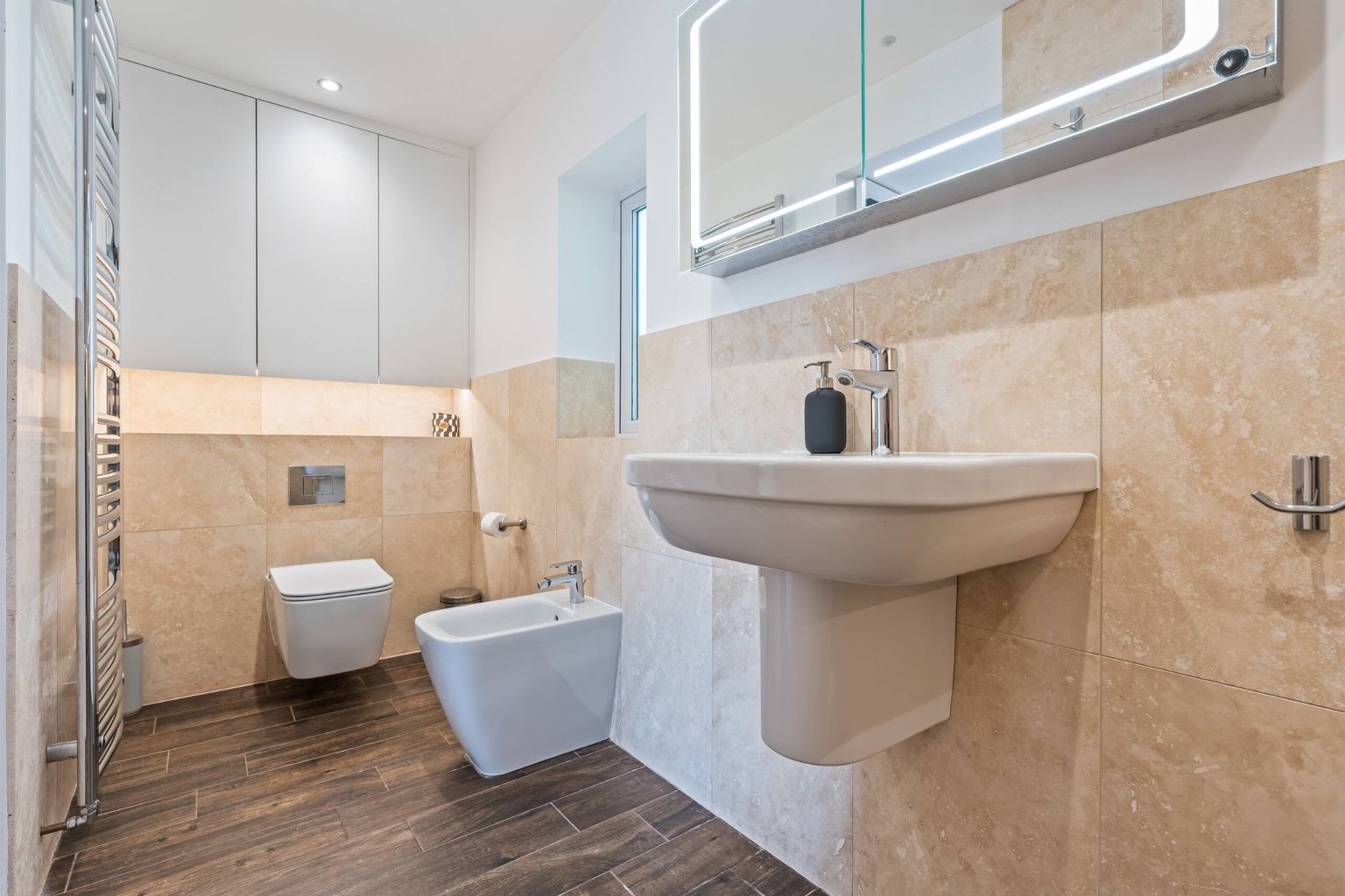 5 Bedroom House - image 4