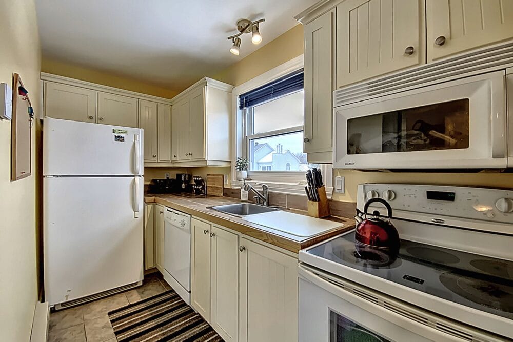 1 Bedroom Condo - image 5