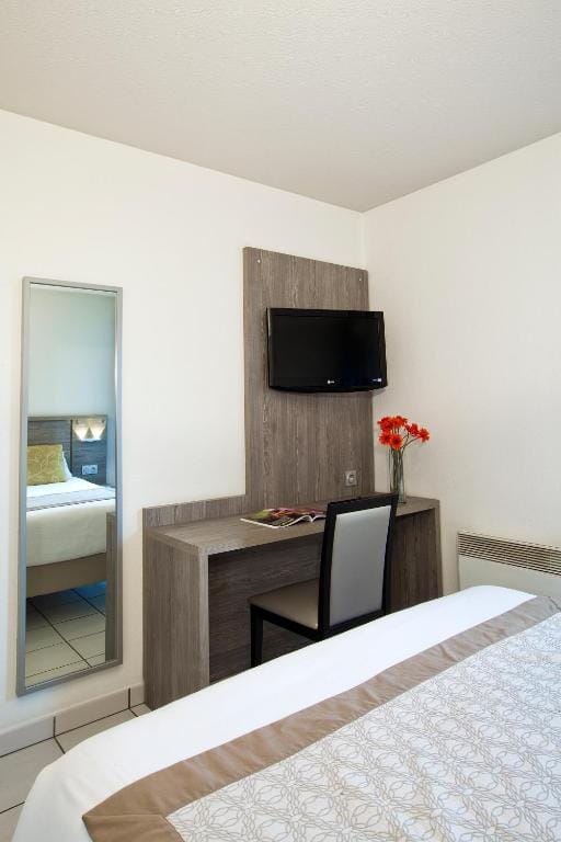 Studio Apartment - image 2
