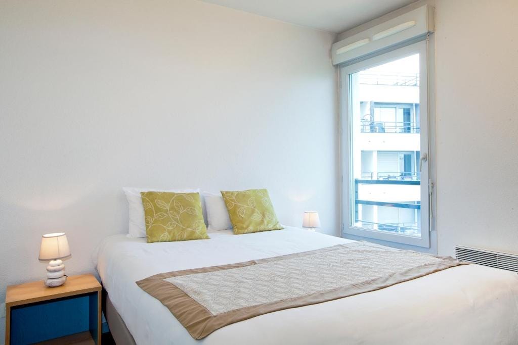 Studio Apartment - image 4