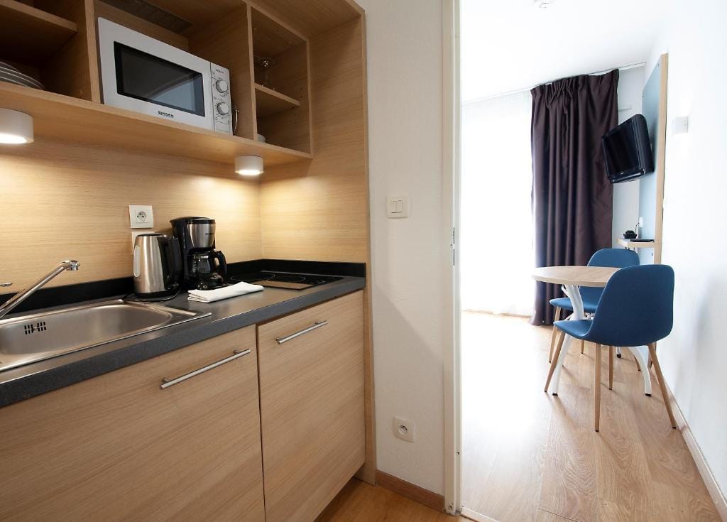 Studio Apartment - image 4