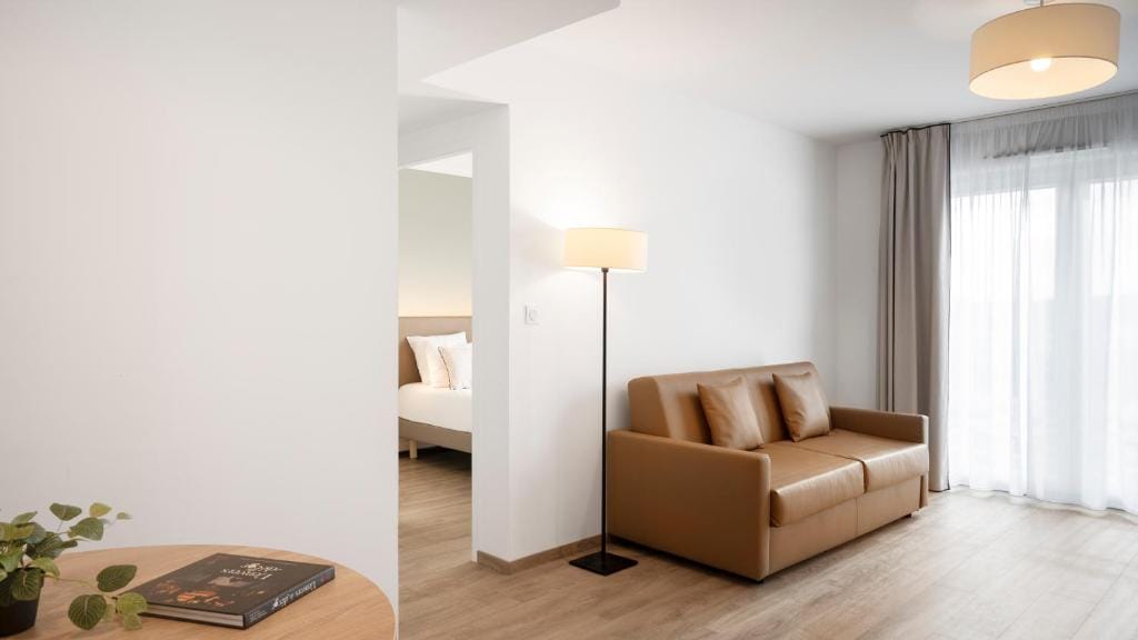 One Bedroom Apartment - photo 1