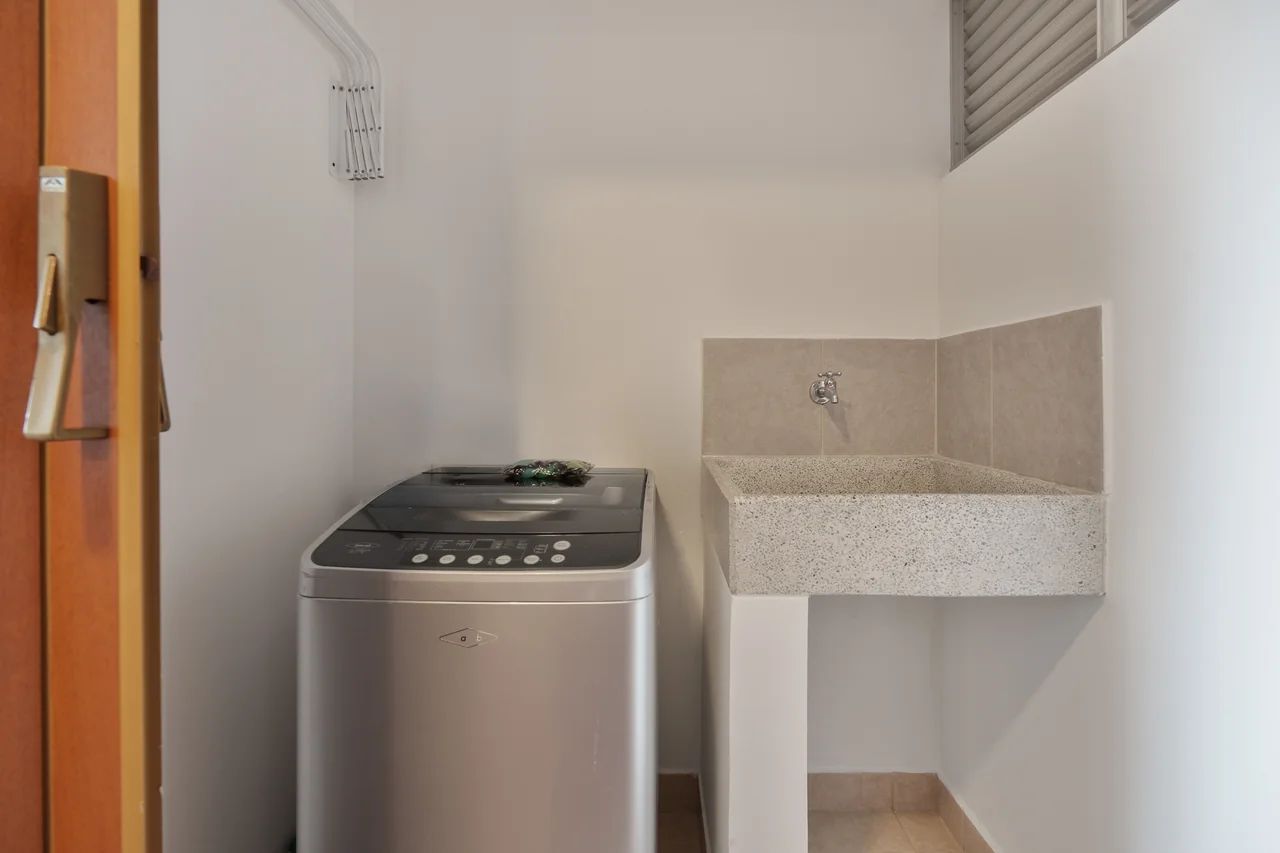 One-Bedroom Apartment - image 1