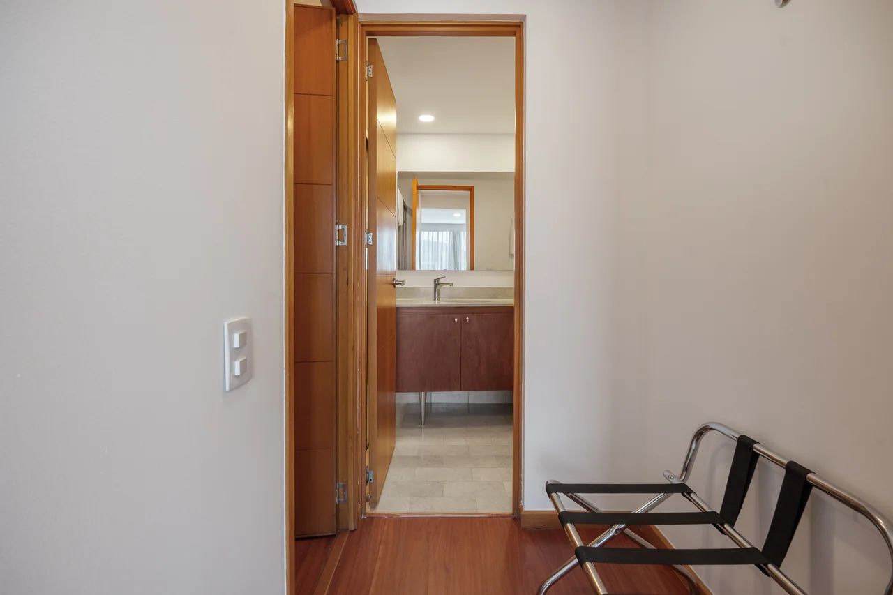 One-Bedroom Apartment - image 2