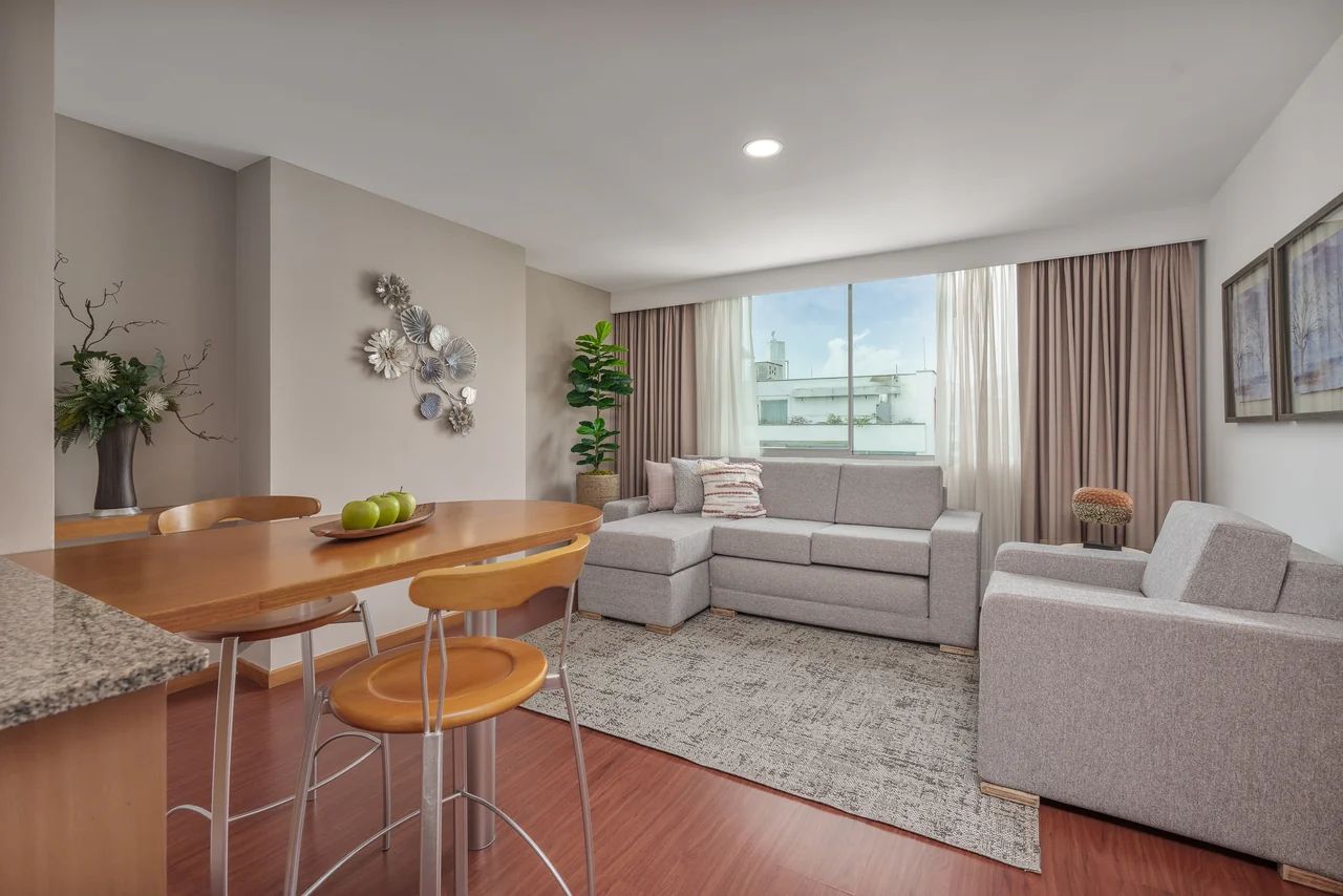 One-Bedroom Apartment - image 5