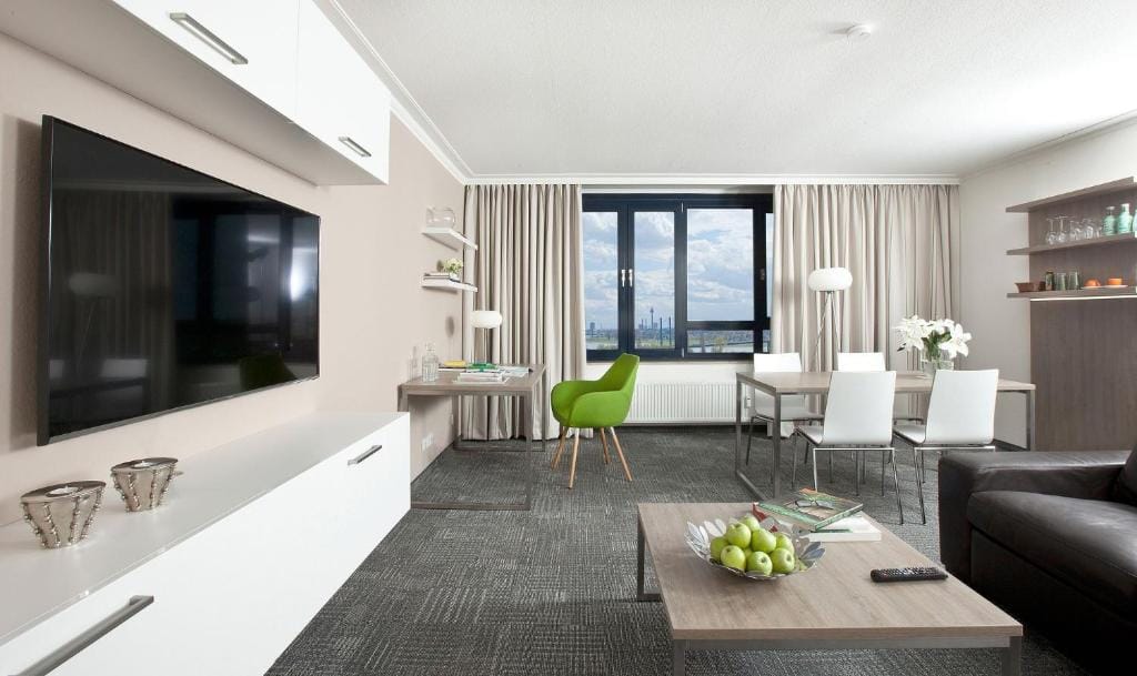 Large Comfort Studio - image 2