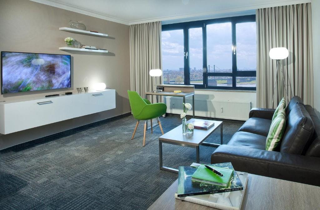 Superior One-Bedroom Apartment - image 2