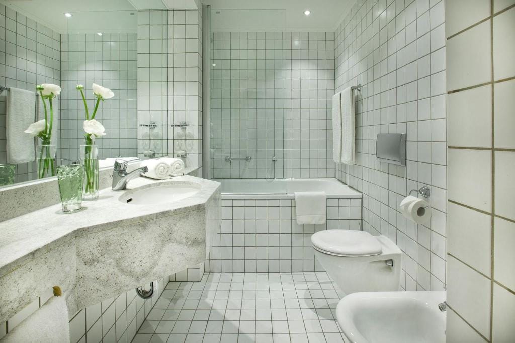 Superior One-Bedroom Apartment - image 3