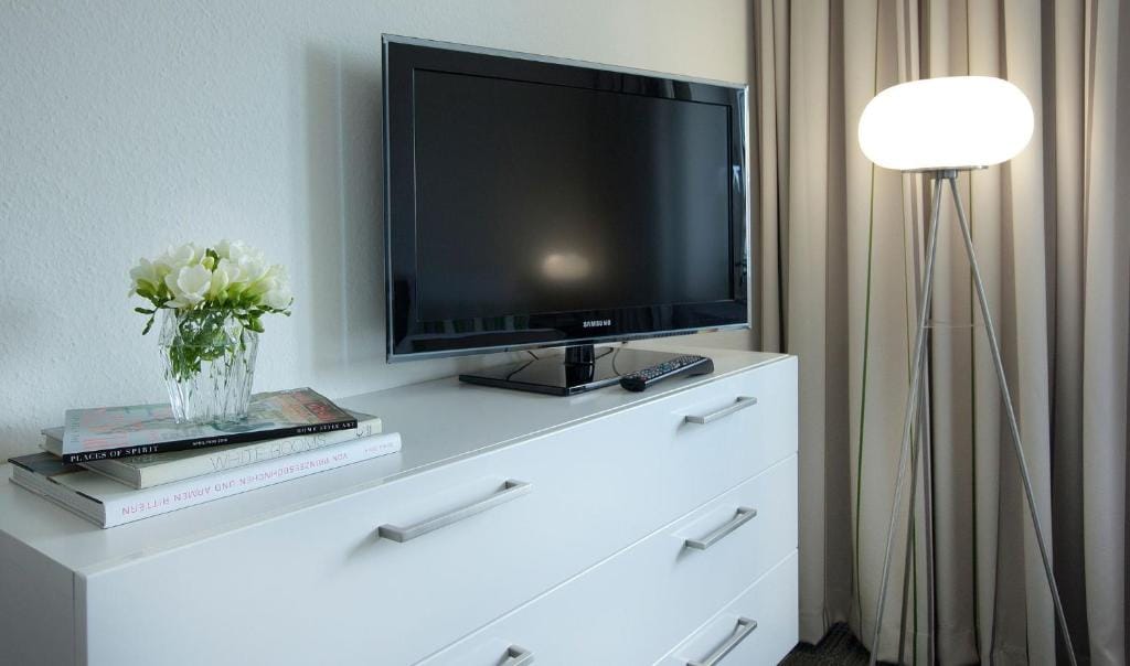 Superior One-Bedroom Apartment - image 5
