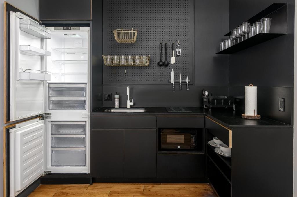 One-Bedroom Plus Apartment - image 4