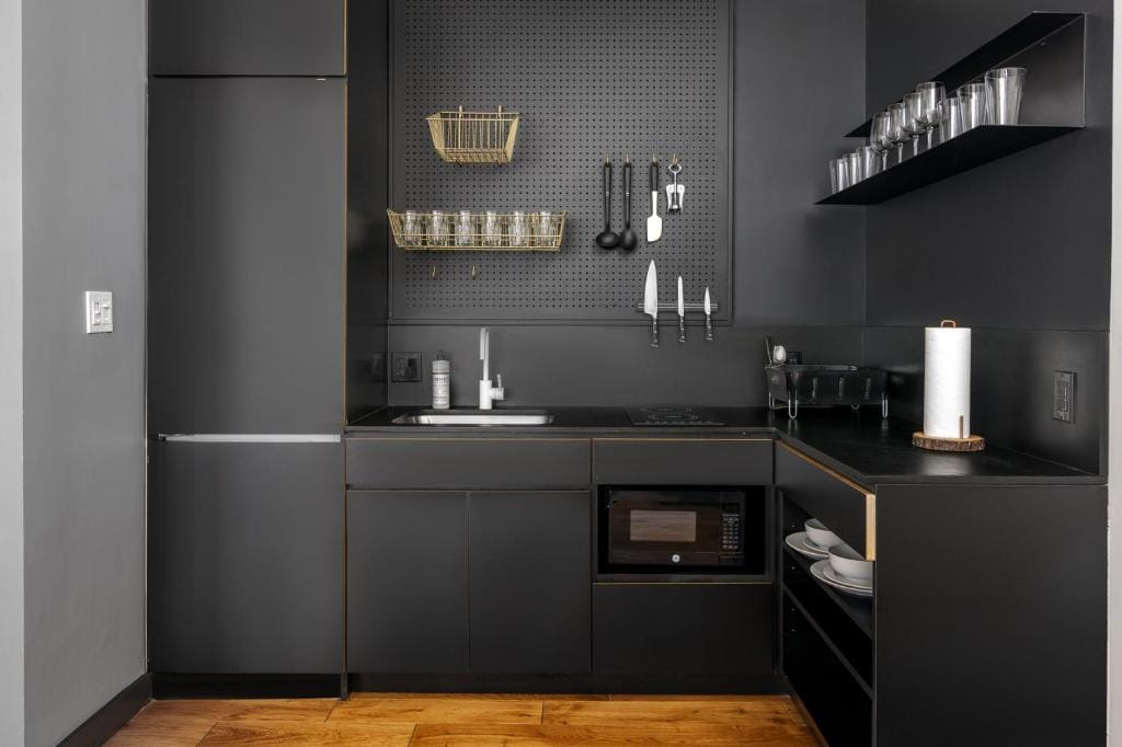 One-Bedroom Plus Apartment - image 5