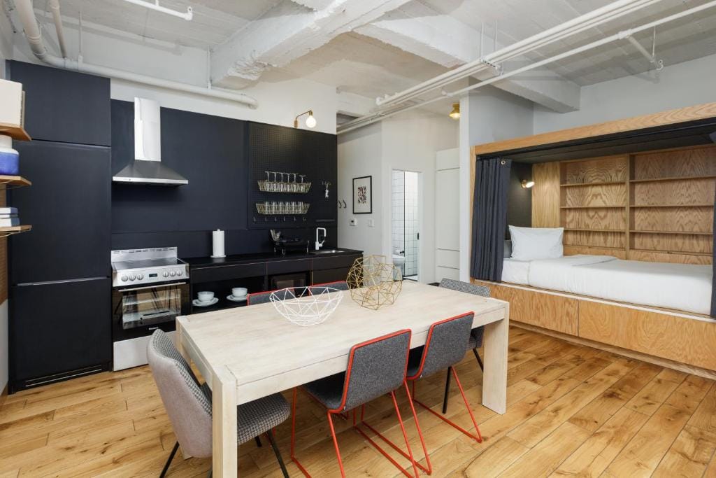 One-Bedroom Premium Gourmet Apartment - image 1