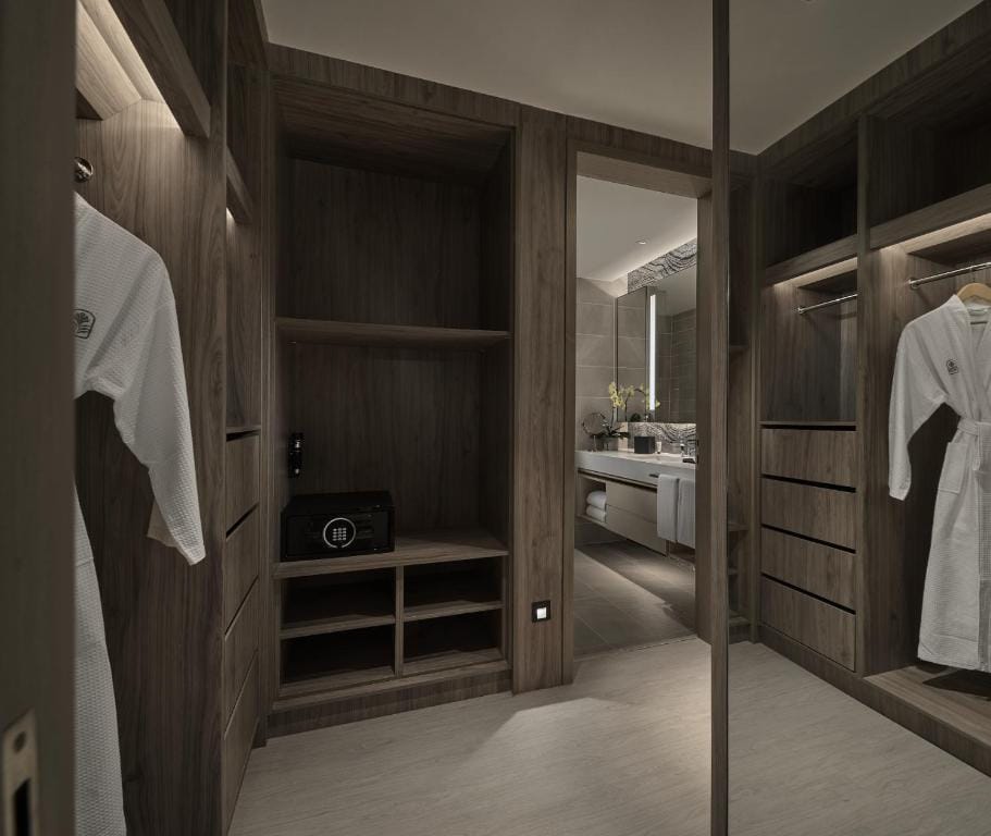 One Bedroom Premier - image 1