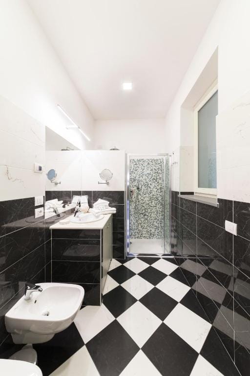 Deluxe Apartment - @ bedroom Unit - image 4