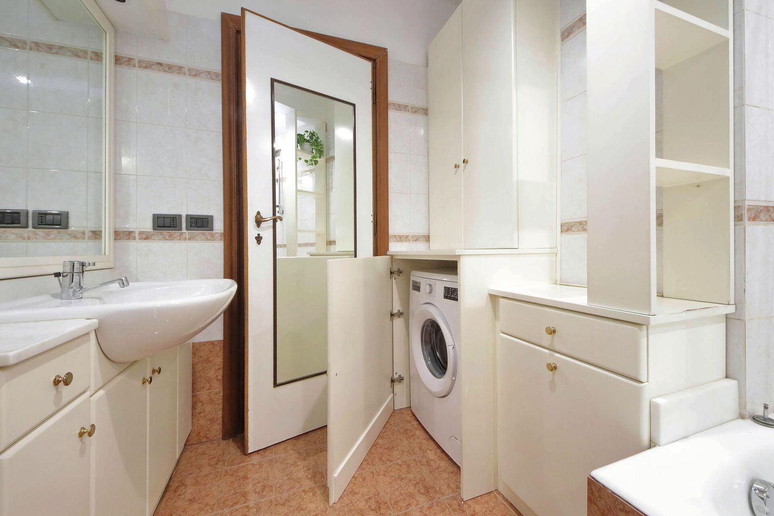 One Bedroom Apartment - image 2