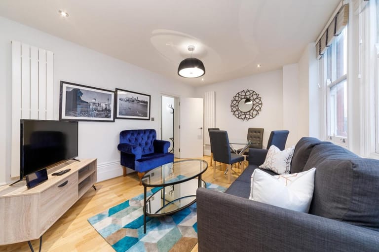 Garrick Mansions Apartments - image 1