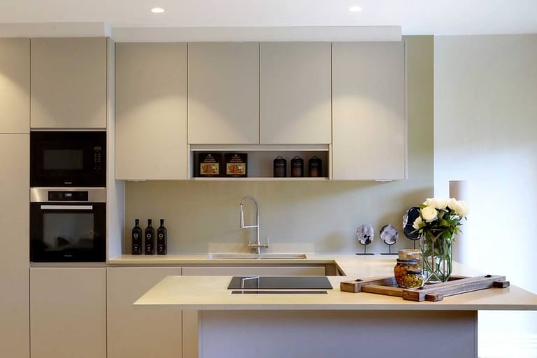 Luxury Hendon Apartment - image 1