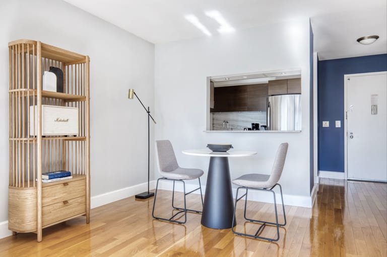 Plaza Apartments - image 1