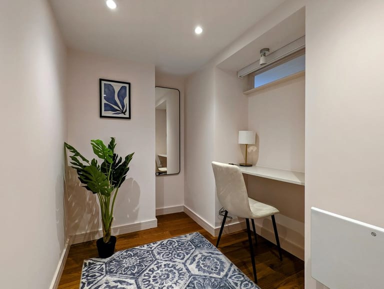 Blenheim Apartments detail view 1