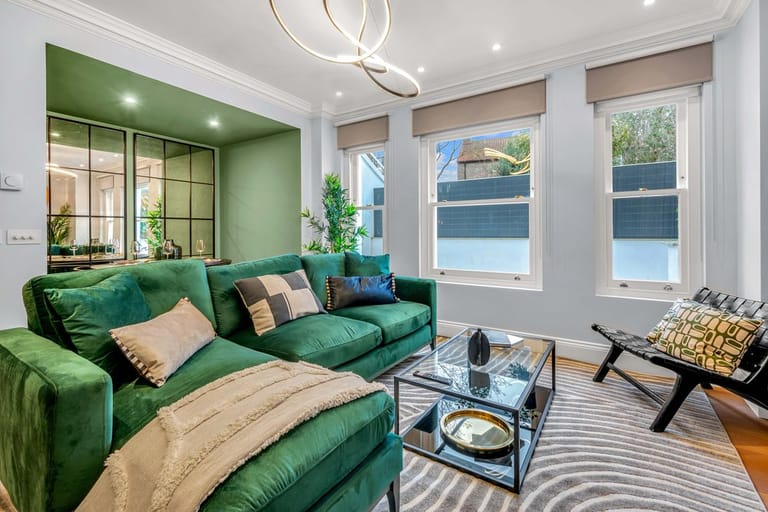 Greville Apartments - image 1