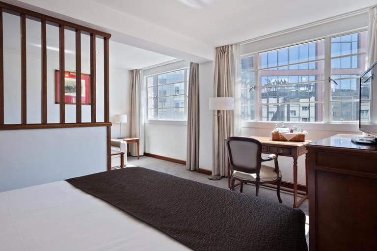 White House Apartments - image 1