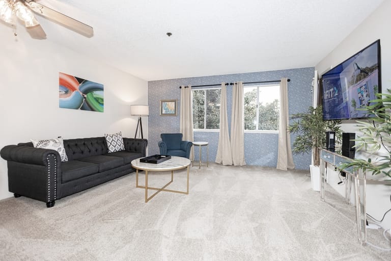 La Jolla Apartments - image 1