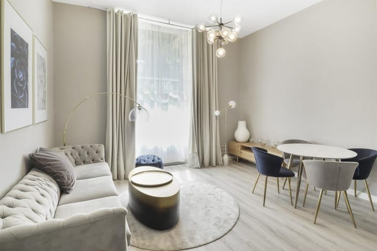 Queens Apartments - image 1