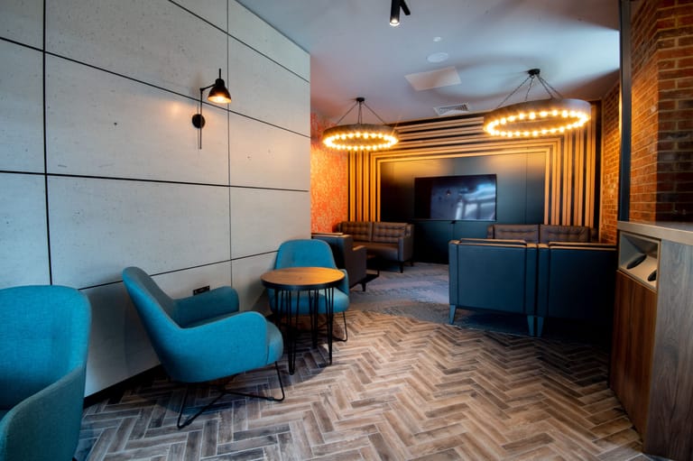 Clavering Apartments - image 1