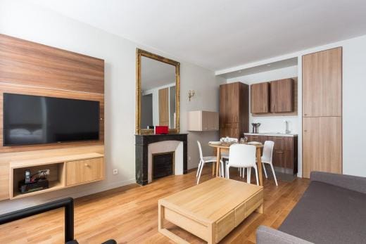 Rue De Duras Apartment - image 1