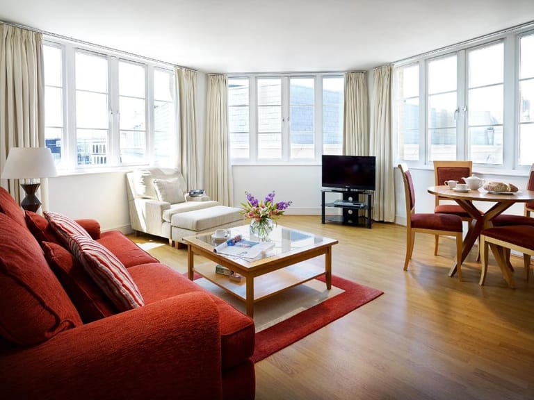 Queen Street Apartments - image 1