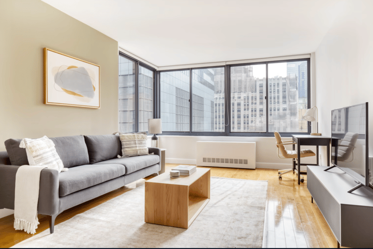 The Plaza Apartments - image 1