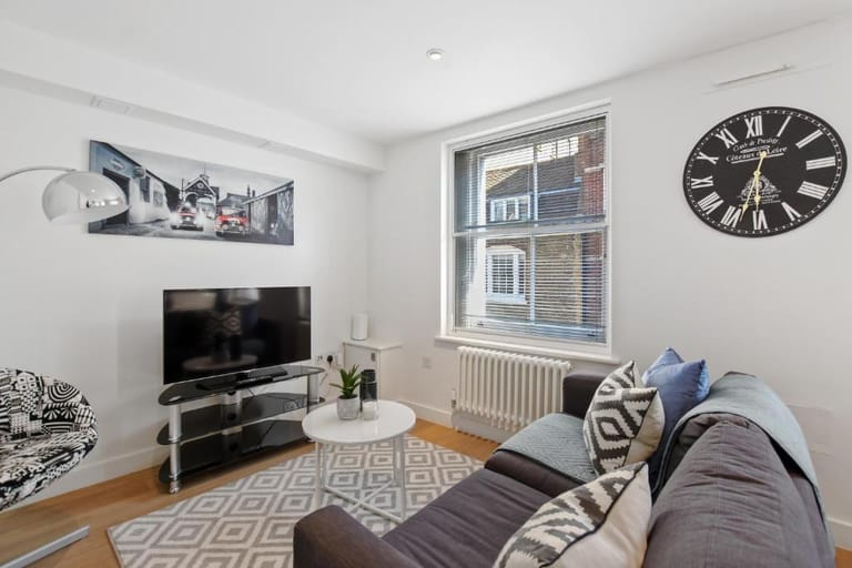 Berwick Apartments - image 1