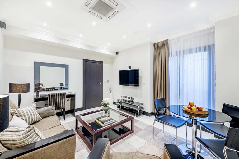 130 Queens Gate Apartments - image 1