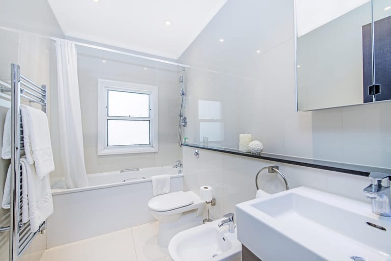 130 Queens Gate Apartments detail view 2
