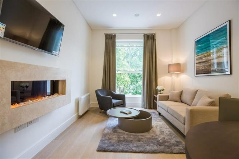 Prince's Square Apartment - image 1