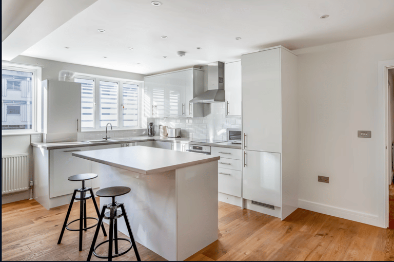 Edgware Road Apartments - image 1