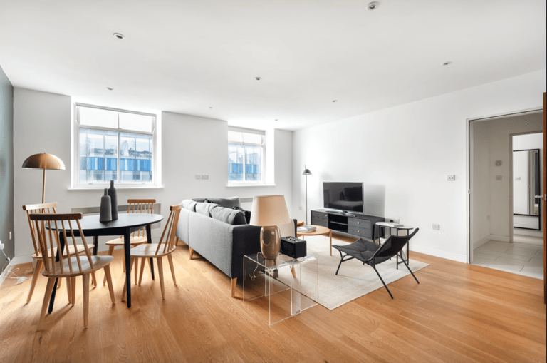 Pembridge Road Apartment - image 1