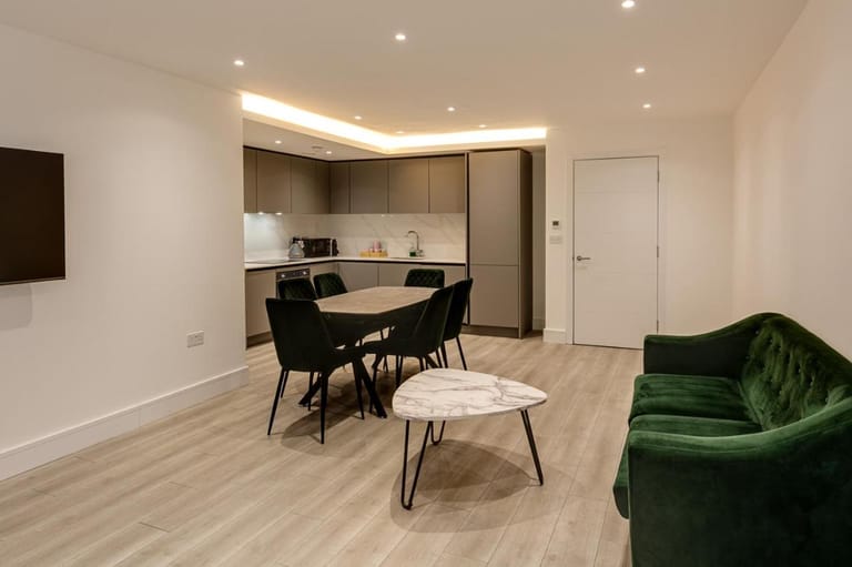 Parkhill Apartments Brentford - image 1